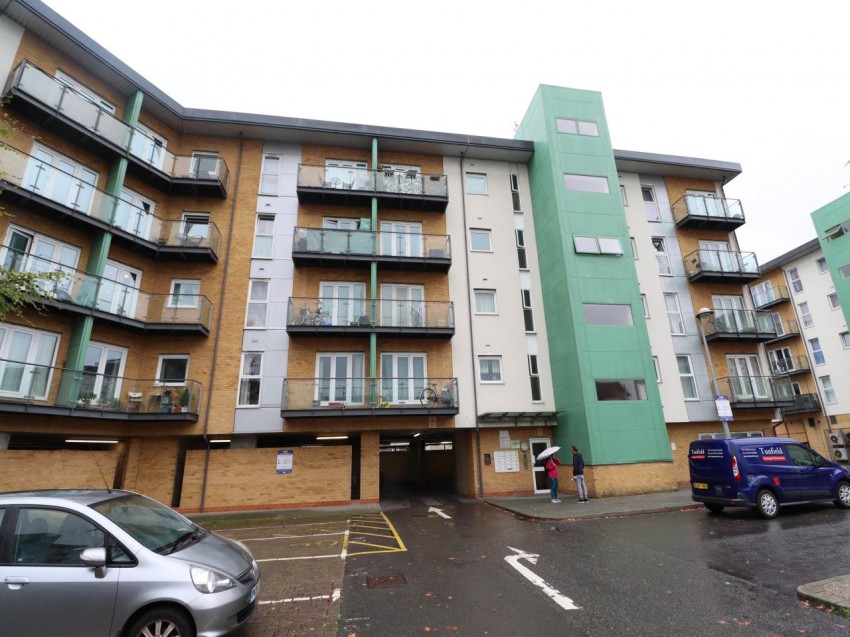 Images for Hatfield, Hertfordshire EAID:strats BID:0004-c910-f904-4fca