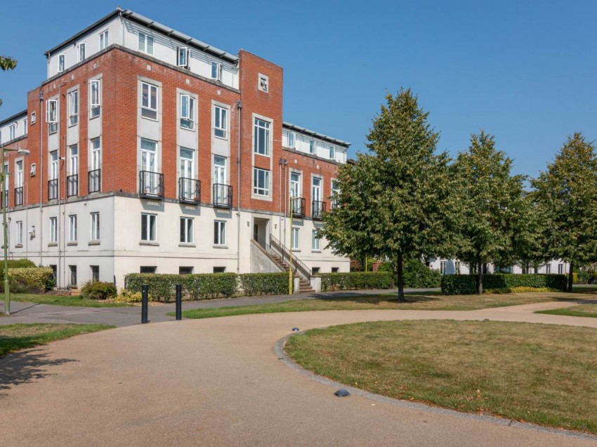 Images for Hatfiled, Hertfordshire EAID:strats BID:0004-c910-f904-4fca