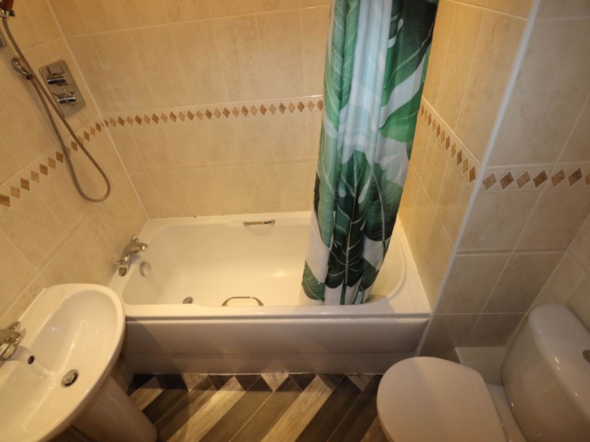 Images for Hatfield, Hertfordshire EAID:strats BID:0004-c910-f904-4fca