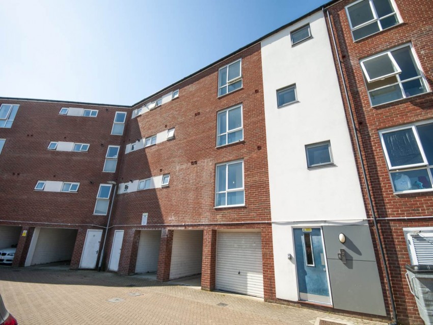 Images for Hatfield, Hertfordshire EAID:strats BID:0004-c910-f904-4fca