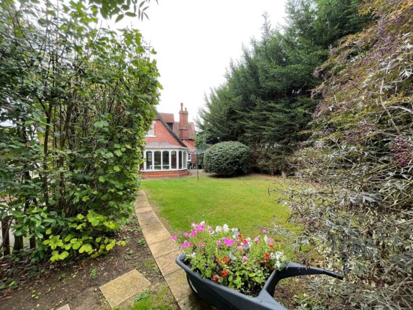 Images for Hitchin, Saint Ippolyts EAID:strats BID:0004-c910-f904-4fca