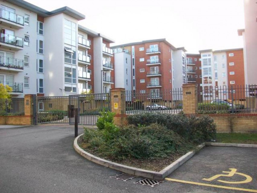 Images for Hatfield, Hertfordshire EAID:strats BID:0004-c910-f904-4fca