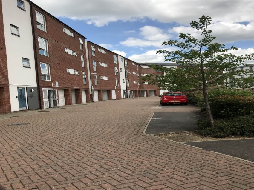 Images for Hatfield, Hertfordshire EAID:strats BID:0004-c910-f904-4fca
