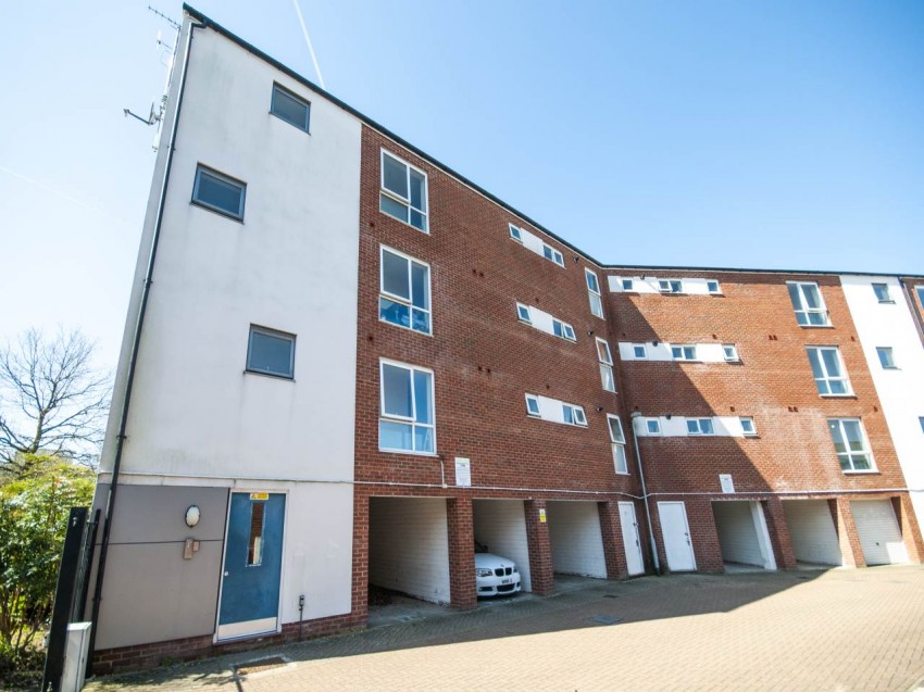 Images for Hatfield, Hertfordshire EAID:strats BID:0004-c910-f904-4fca