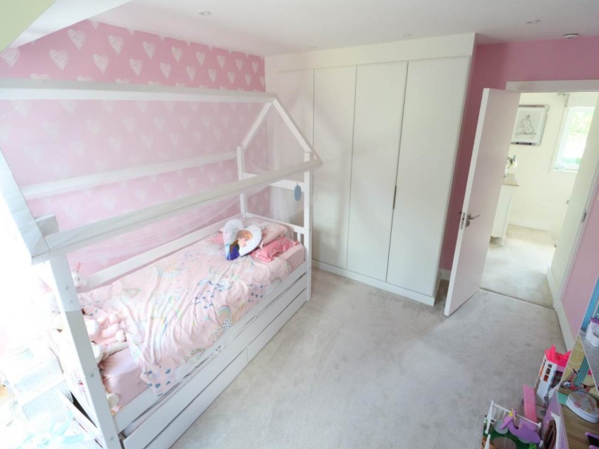 Images for Enfield EAID:strats BID:0004-c910-f904-4fca