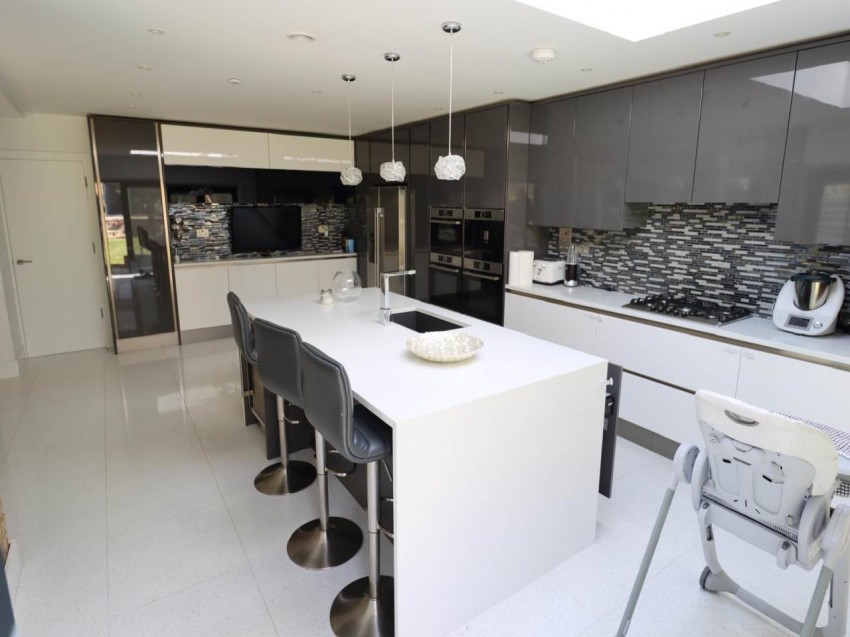 Images for Enfield EAID:strats BID:0004-c910-f904-4fca