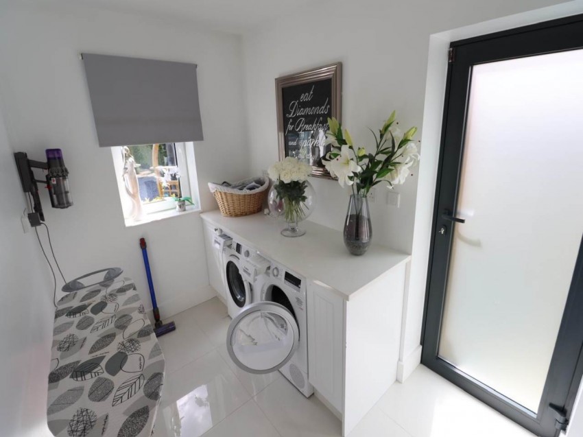 Images for Enfield EAID:strats BID:0004-c910-f904-4fca