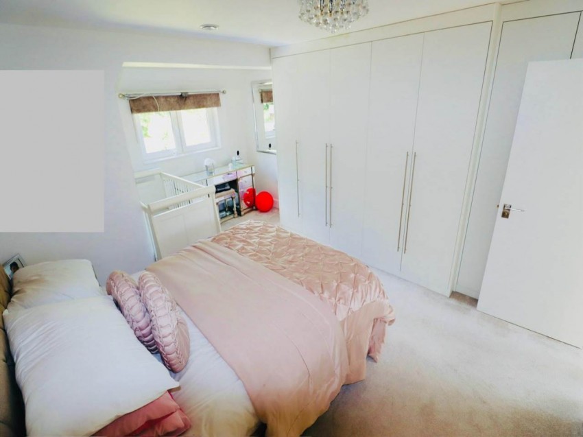 Images for Enfield EAID:strats BID:0004-c910-f904-4fca